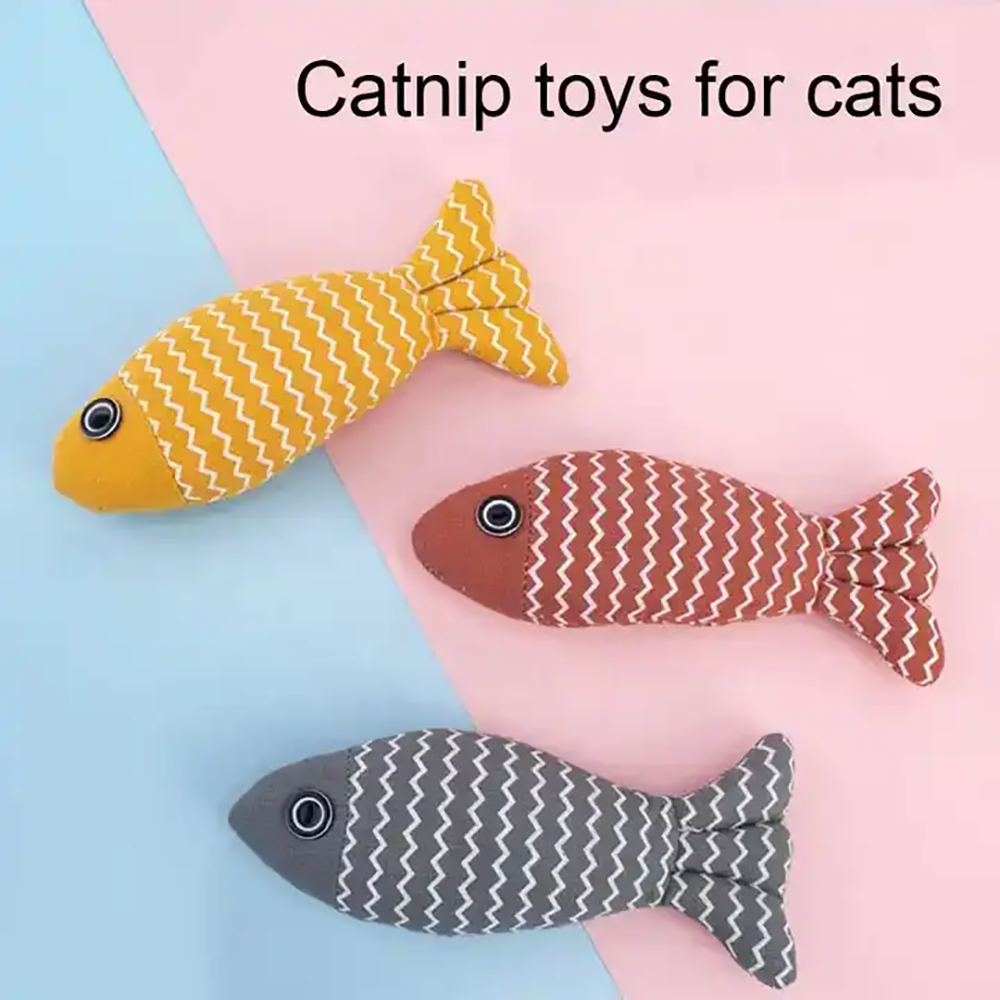 Burlap Fish Catnip Kicker