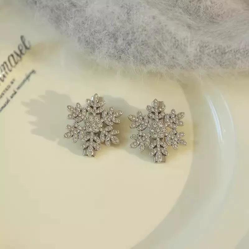 Pearl Snowflake Hair Clips
