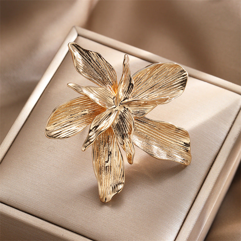 Bold 3D Flower Ring
